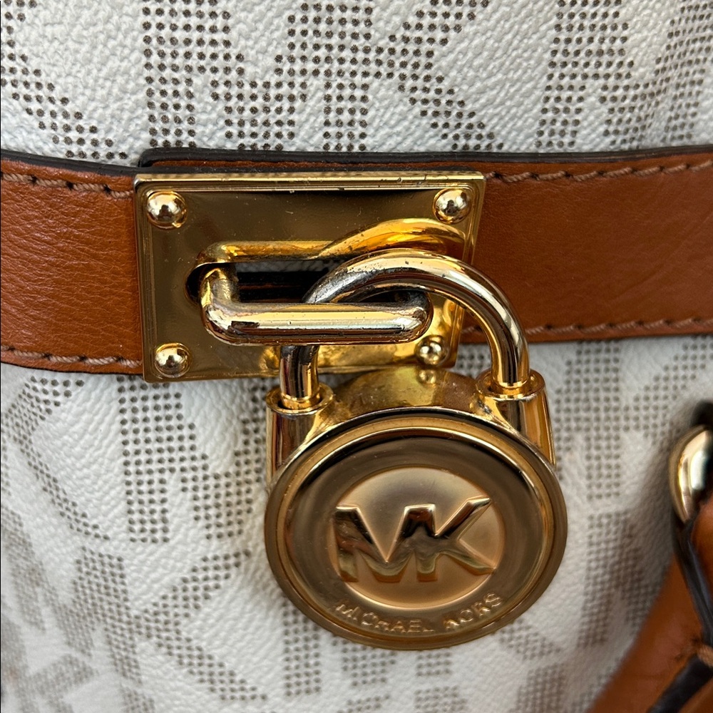 Michael Kors White and Tan Shoulder Bag - Picture 3 of 7